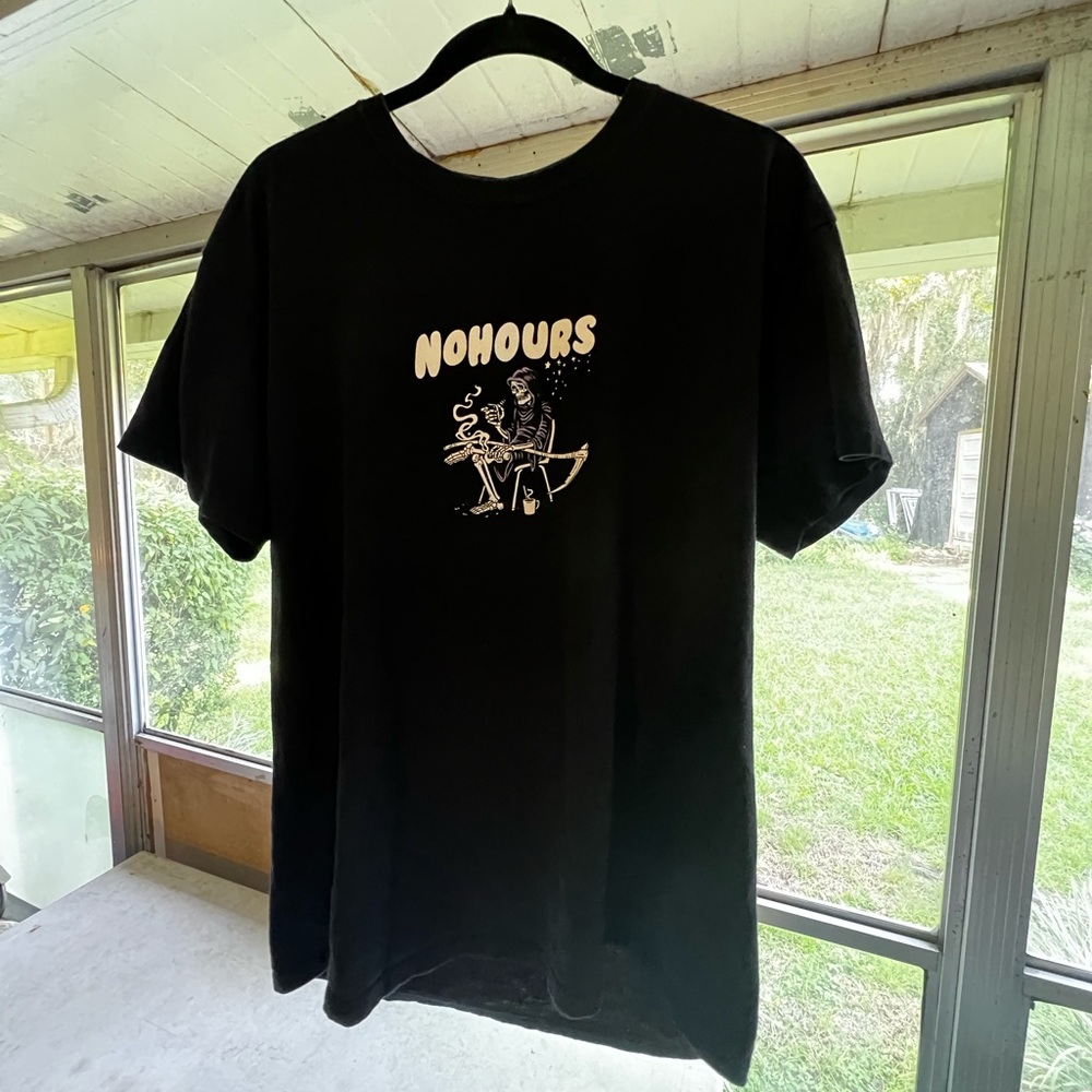 NoHours graphic t-shirt